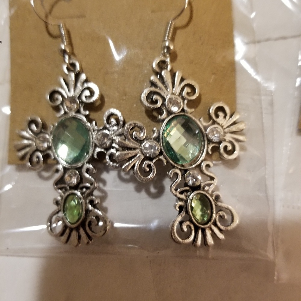 ❣❣ Green gemstone antiqued earings